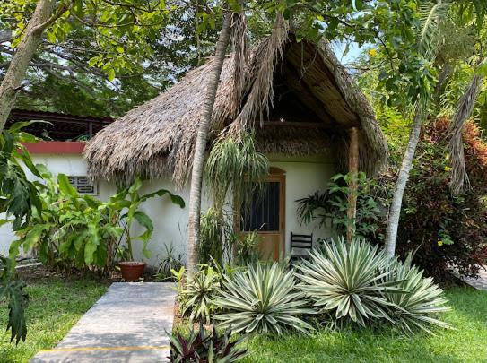 Bungalow Casita Carolina Bacalar Exterior photo